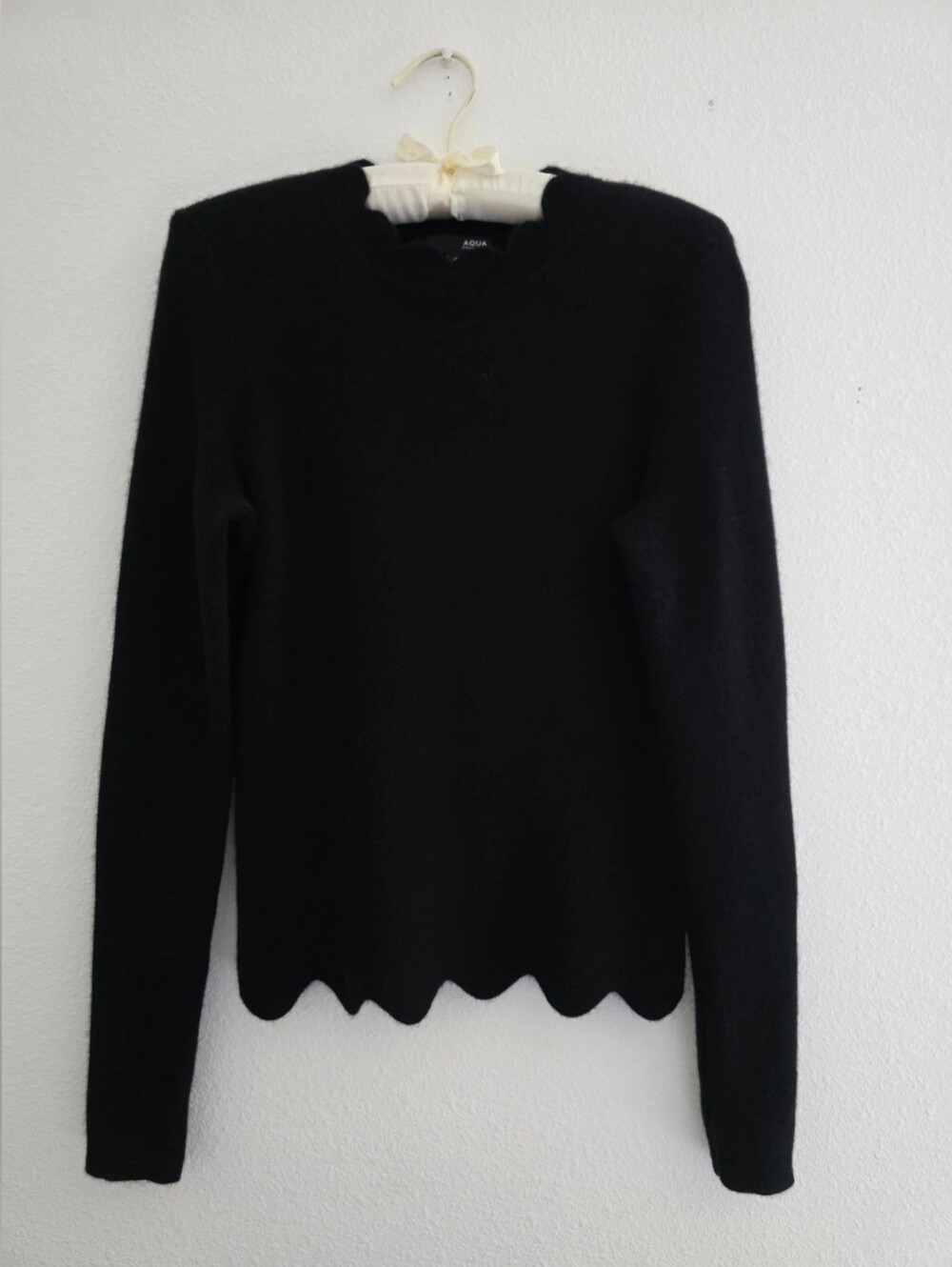 Aqua Womens 100% Cashmere 2 Play? Sweater Scalloped Hem & Neckline In Black Sz M